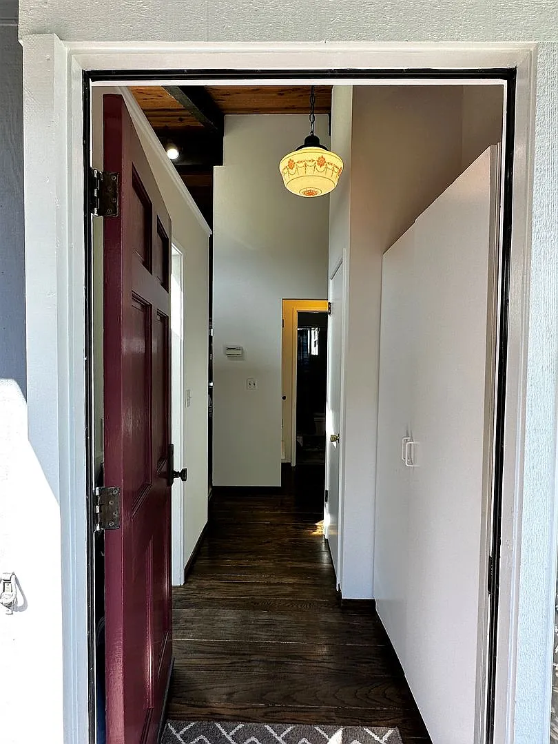 Three bedroom, two bathroom home with gorgeous views and sunroom for rent in the hills of Fairfax! — Photo 4