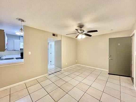 5th image of 184 Old Park Ave #8
