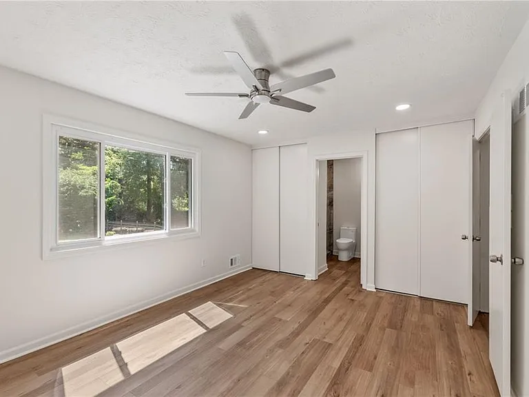 472 Barnesdale Dr — Photo 6