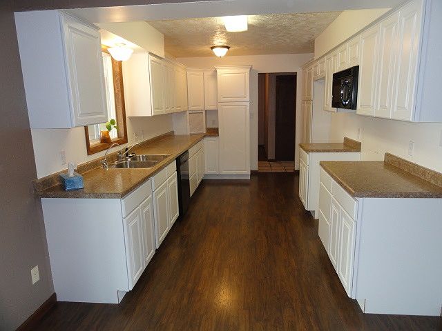 2nd image of 2385 Linden St