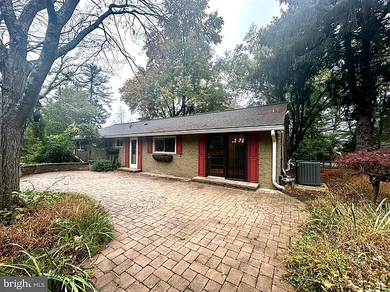 1 High Acres Dr — Photo 7