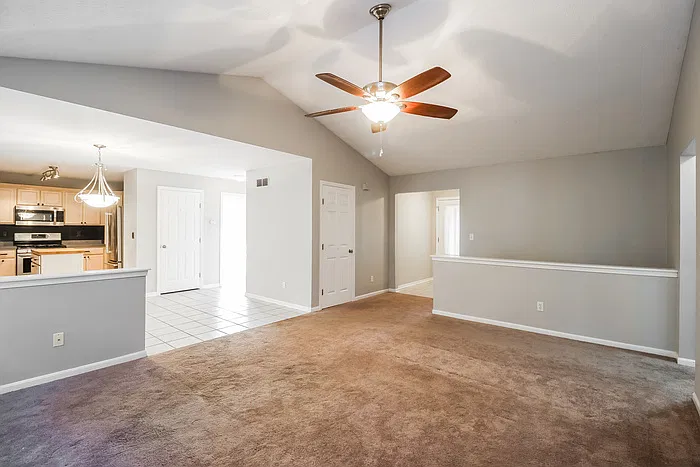 3 bed, 2.0 bath, 1506 sqft, $2,145 — Photo 4
