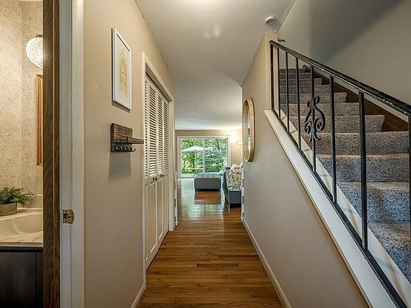 3rd image of 22 Whitcomb Cir