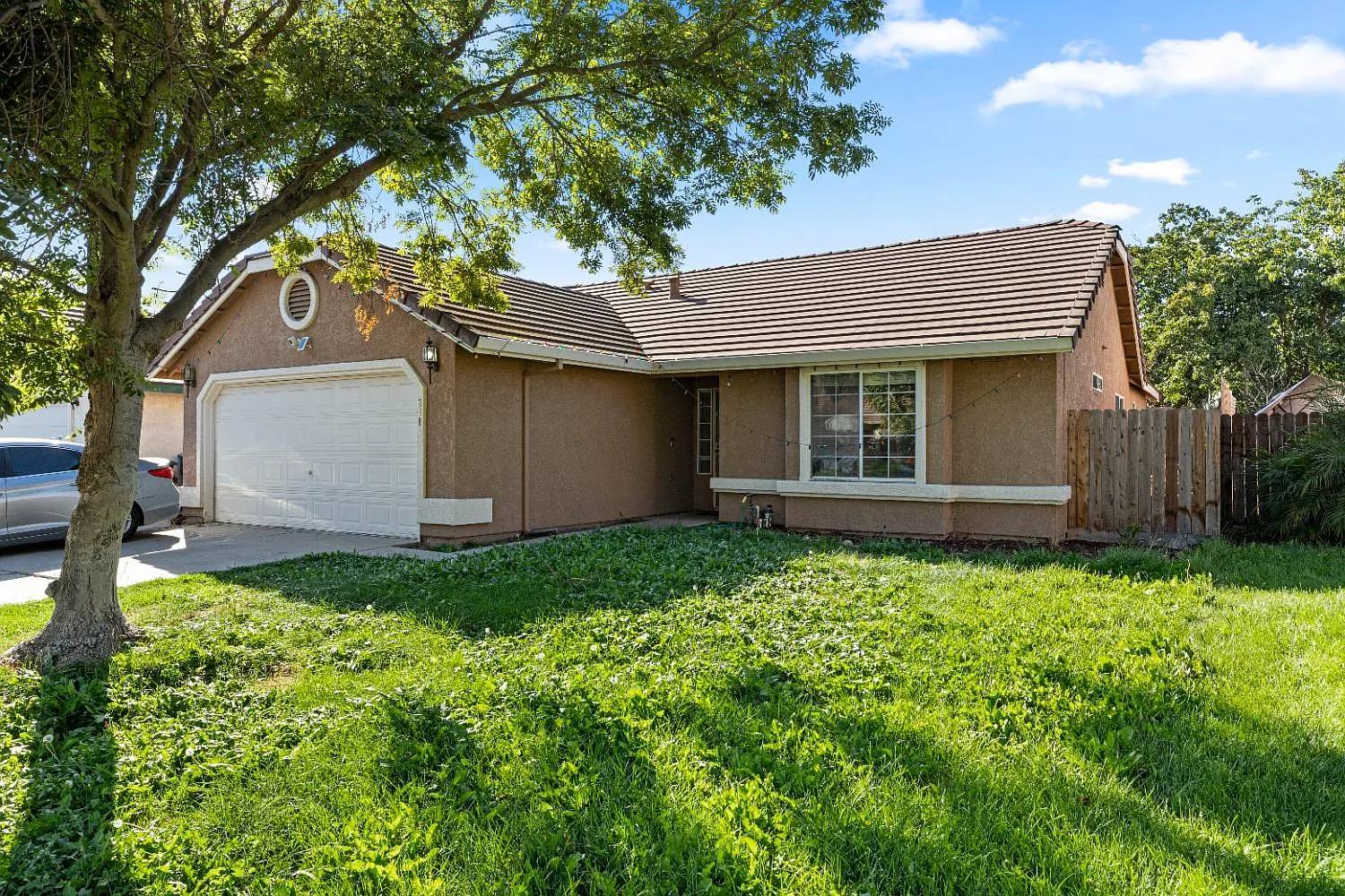 241 Sentinel Dr photo 1
