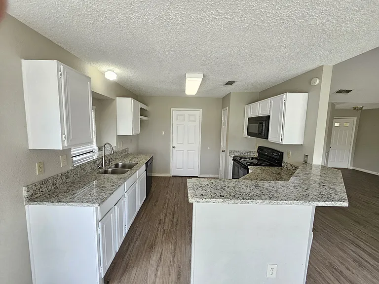 4735 Hollow Tree Dr — Photo 9
