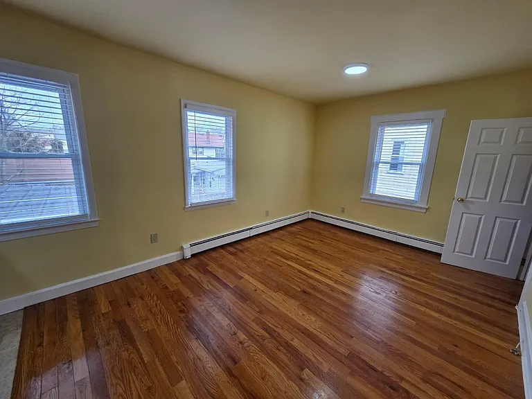 5 Bay Ave #2 — Photo 2
