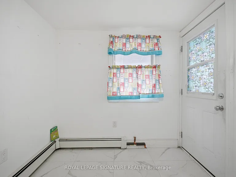 3331 Dundas St W — Photo 6
