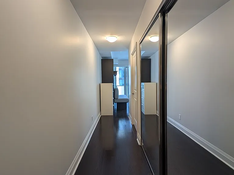 1080 Bay St #907 — Photo 4