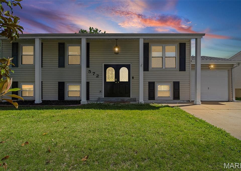 1st image of 572 Mount Vernon Dr
