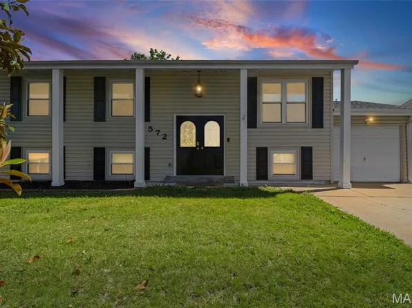 572 Mount Vernon Dr, Arnold, MO 63010