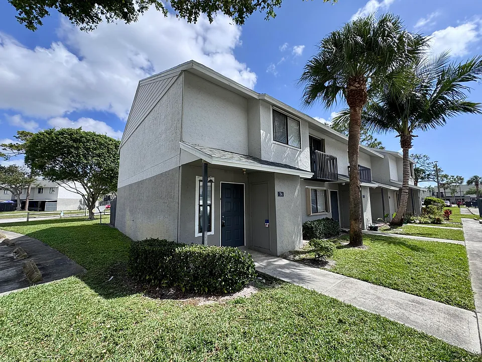 704 Riverside Dr