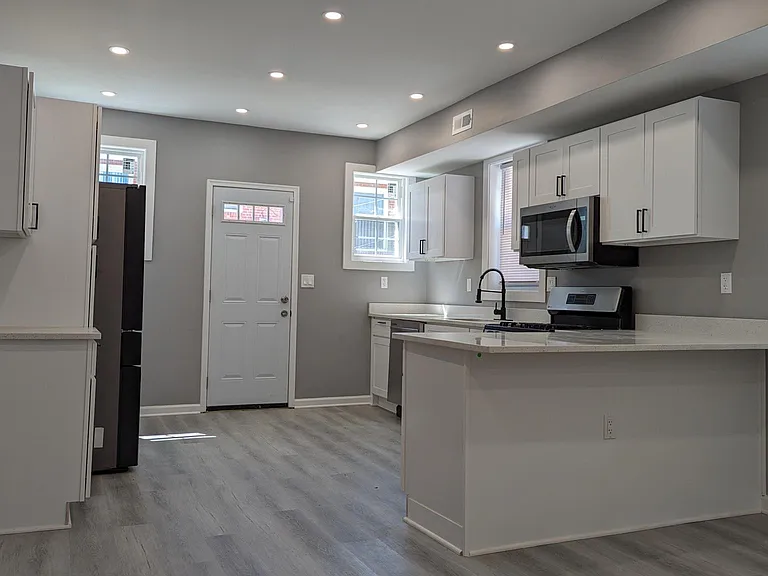 3327 Brighton St — Photo 12