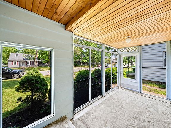 2nd image of 2217 Inglewood Pl