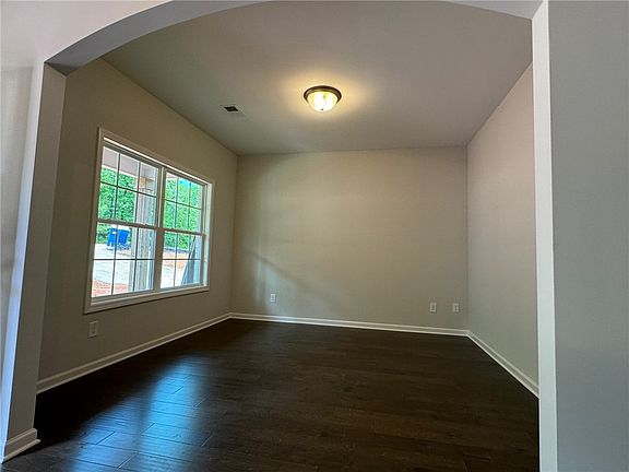 4th image of 304 Lee Road 155