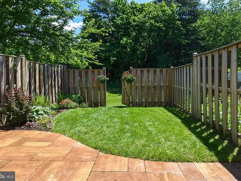 27 Marian Ct — Photo 34