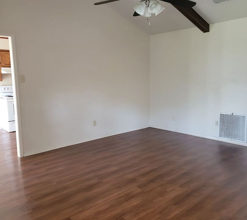 2nd image of 173 Moor Rd