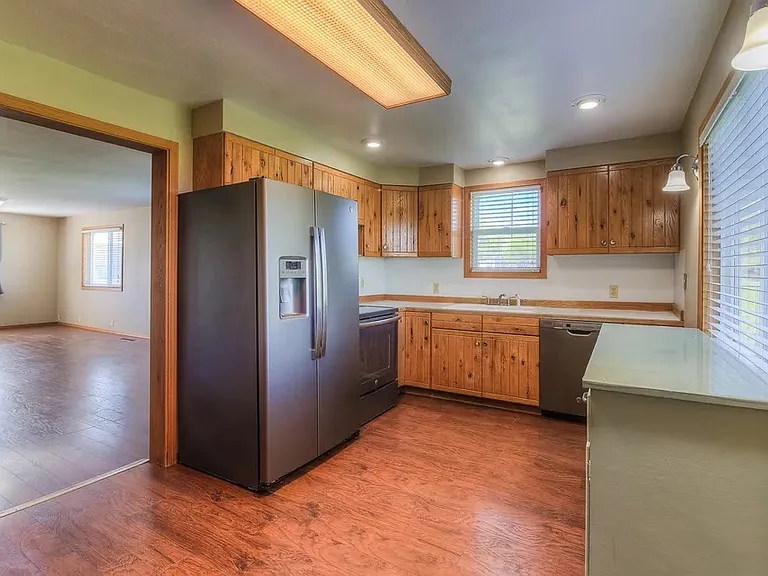 605 S 96th Ave — Photo 3