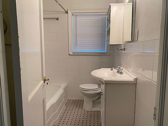 3rd image of 1732 Monroe Dr NE #Upstairs