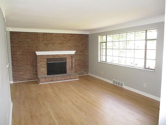 5th image of 3240 Basswood Ln