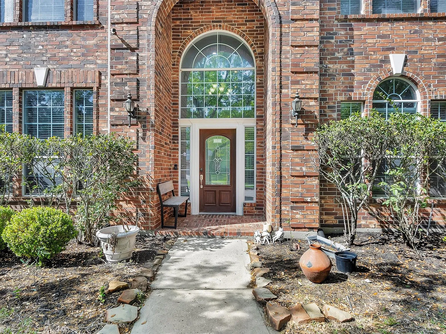 4 bed, 3.5 bath, 3847 sqft, $3,500 — Photo 3