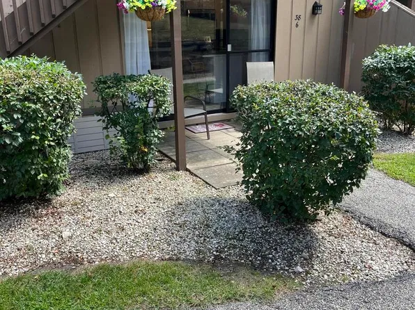 38 Bermuda Colony APT 6, Fox Lake, IL 60020