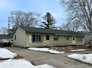 851 Ricky Dr, Green Bay, WI 54302