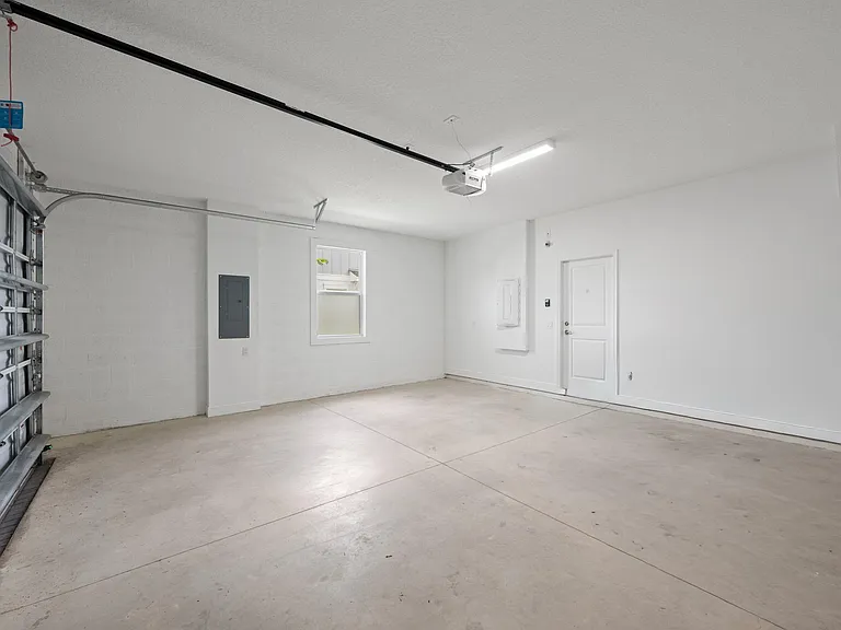 4574 Longwood — Photo 24