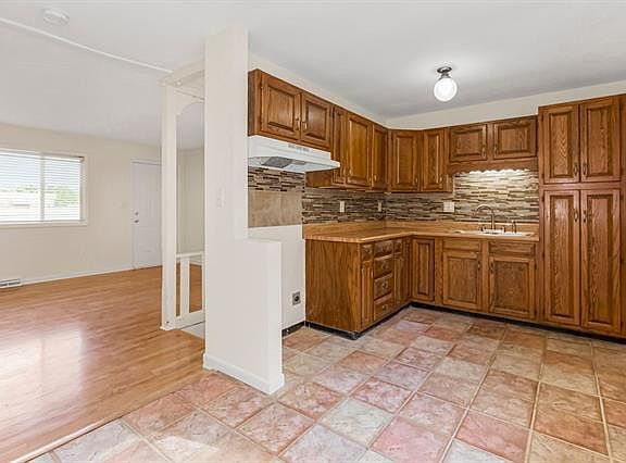 4th image of 446 S Leslie St