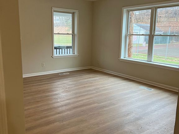 2nd image of 34 Hudson St #1