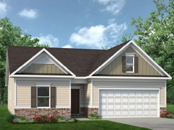 1672 Elk Run Dr, Fayetteville, NC 28312