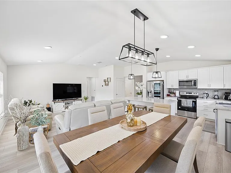 2892 Sanctuary Dr — Photo 2