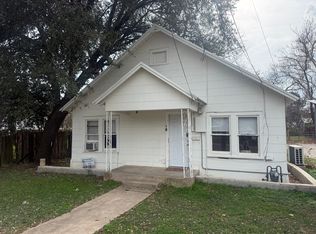 905 W Main St, Cameron, TX 76520