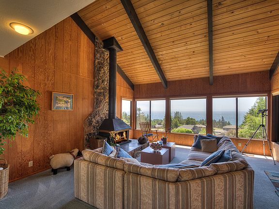 Ocean View, Vaulted Ceilings