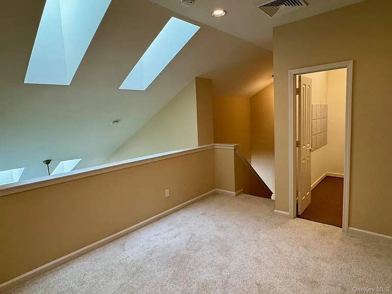 8 Green Ct — Photo 34