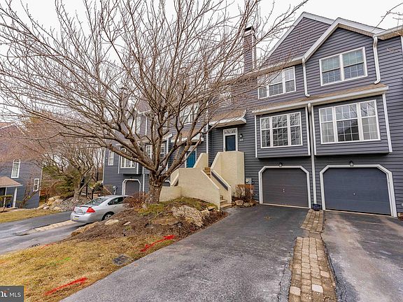 3rd image of 205 Lakeside Dr