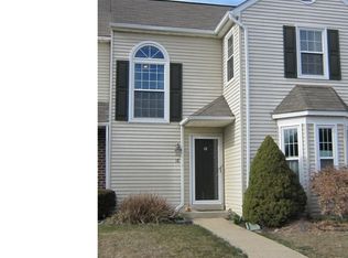 18 Village Dr, Schwenksville, PA 19473