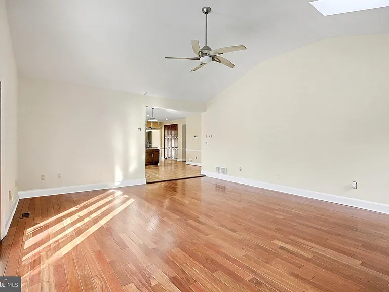 1215 Heritage Hills Dr — Photo 10