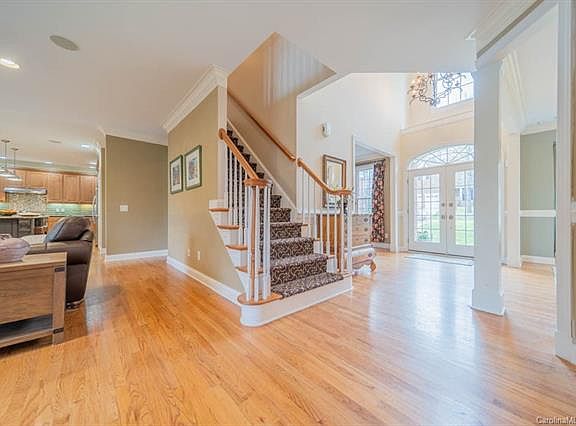 3rd image of 717 Ashgrove Ln