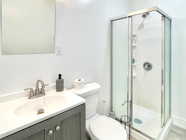 2803 W Lunt Ave #G3 — Photo 10