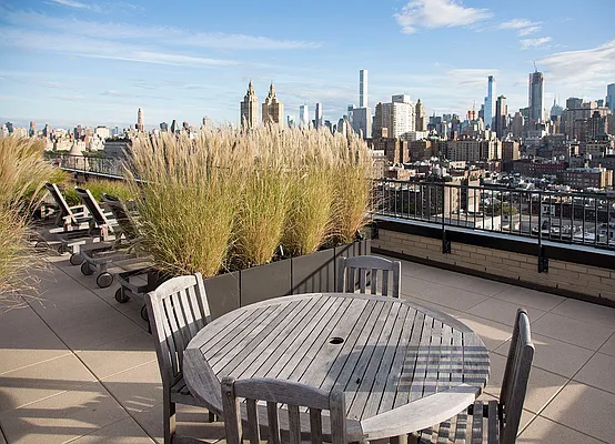 Sold by Warburg | media 26