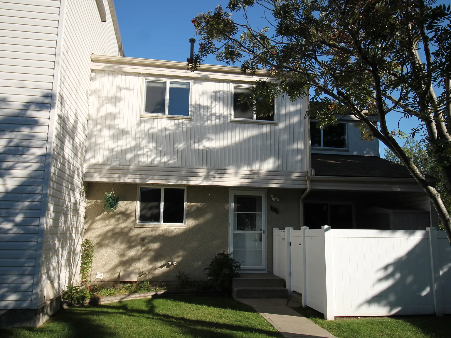 20 Woodvale Village NW — Photo 1