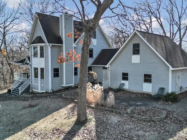 1240 N Forest Ave, Spring Grove, IL 60081