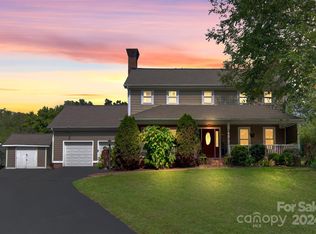 1135 37th Avenue Dr NE, Hickory, NC 28601