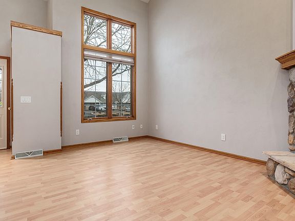 4th image of 4436 Woodgate Dr