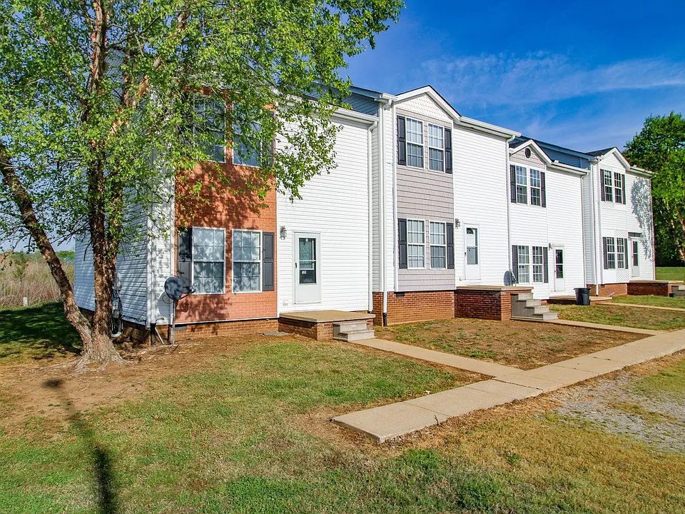 124 Meadows Ln