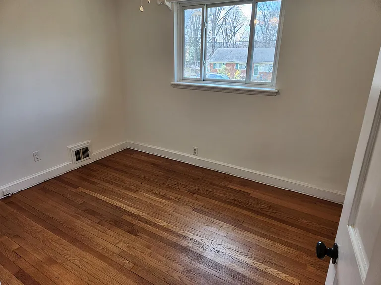 7035 Bradley Cir — Photo 10