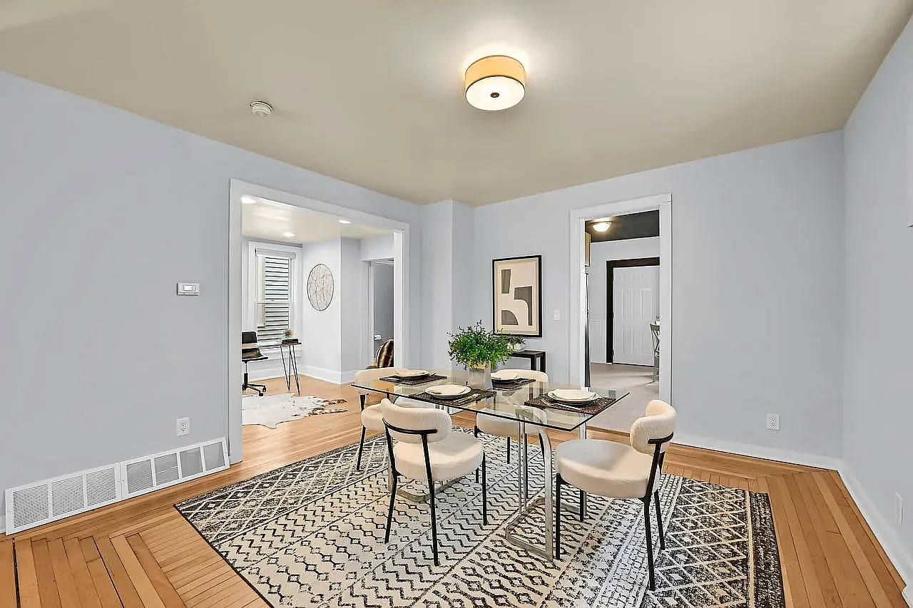 2812 N Pierce St — Photo 3