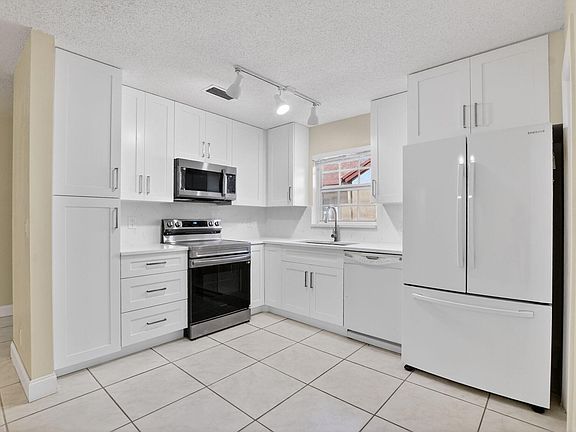 5th image of 22334 SW 57th Circle