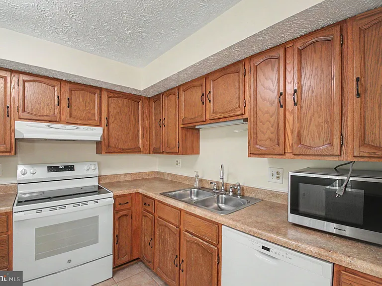 11510 Underoak Ct — Photo 12