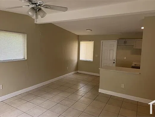3 bed, 1042 sqft, $2,495 — Photo 1